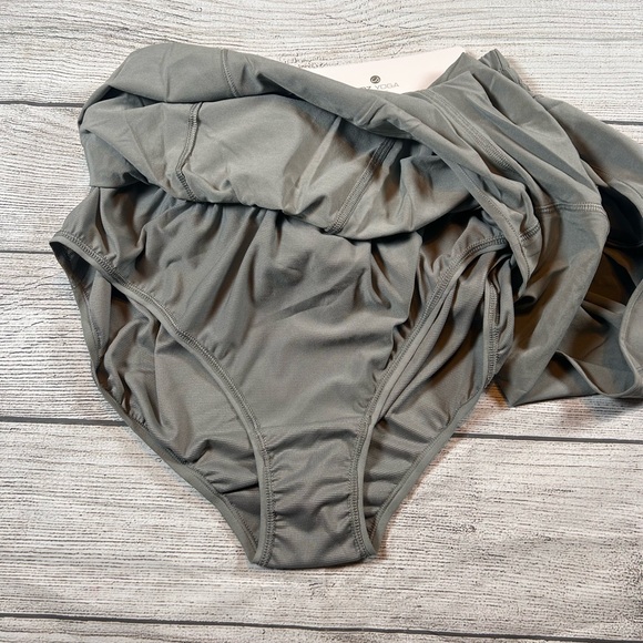 CRZ YOGA Women's Athletic Shorts in Gray - Picture 5 of 6